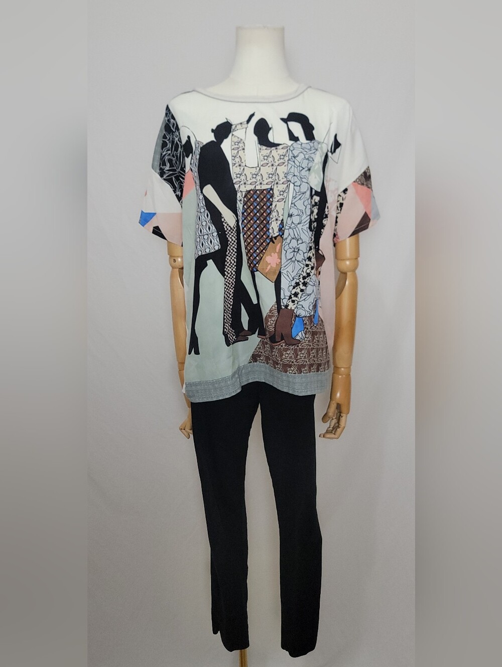 Zara Abstract Art/Fashion Illustration Printed T-shirt, Size Large